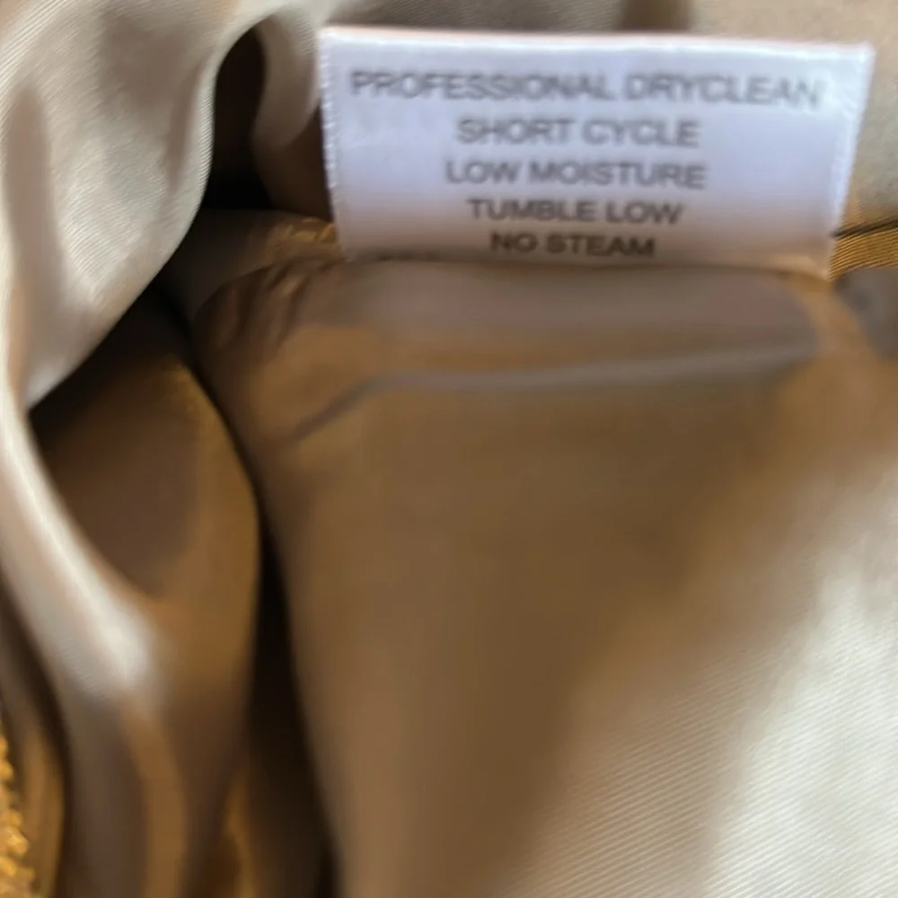 Tory Burch Size 6 silk blend belted skirt. Variegated tan with gold thread. - Picture 10 of 13